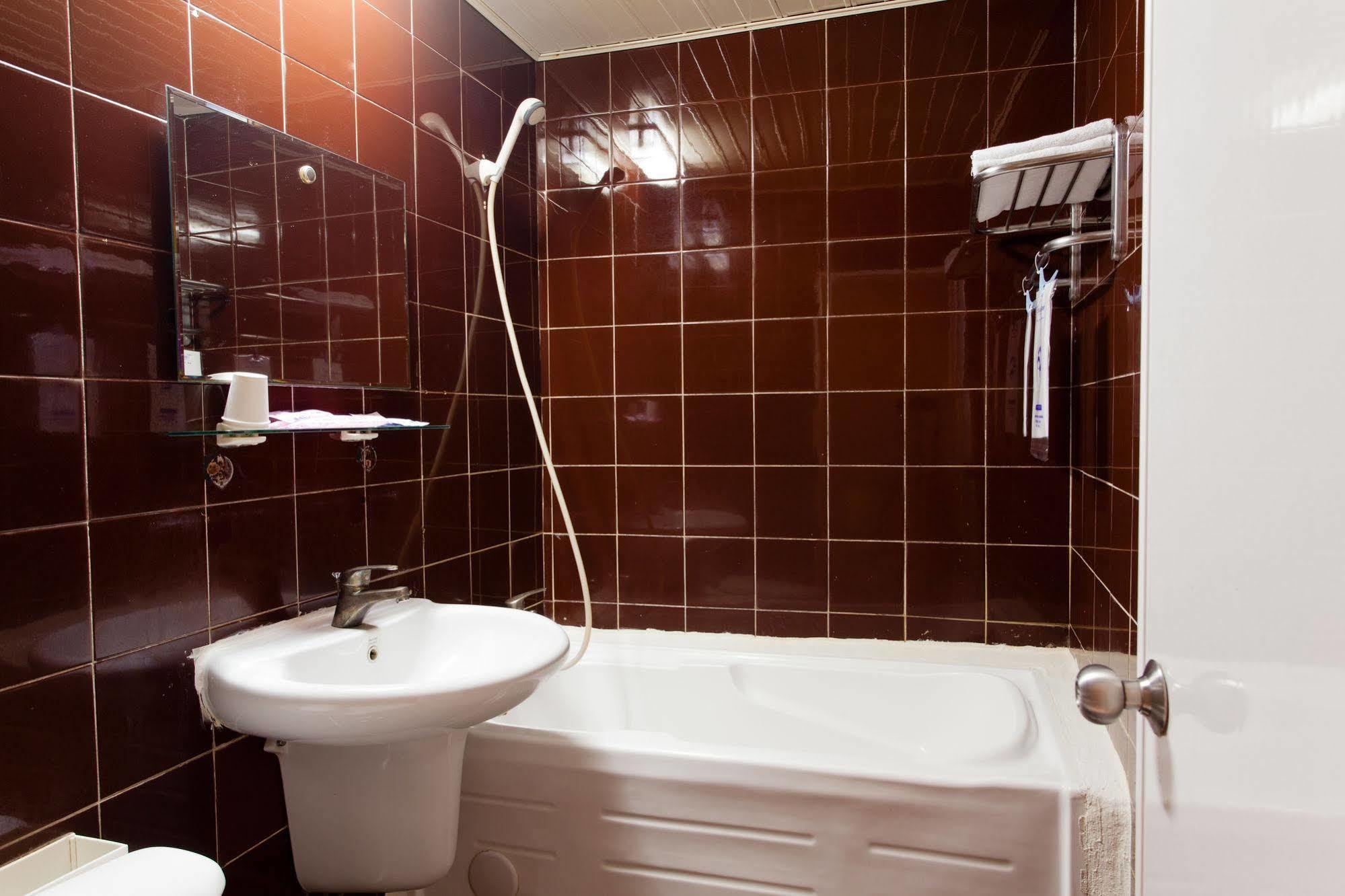 Ruei Gung Business Hotel Kaohsiung Buitenkant foto