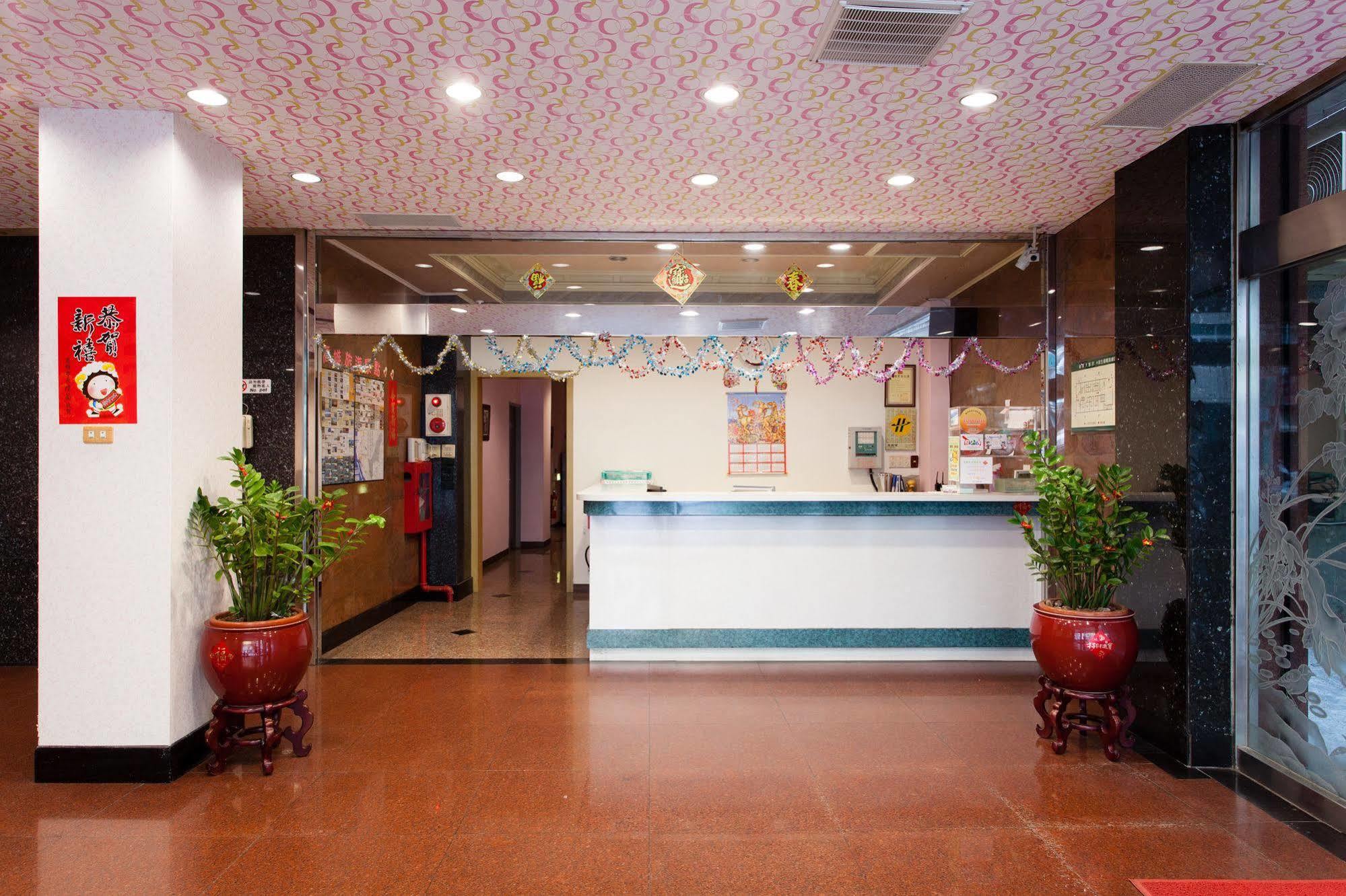 Ruei Gung Business Hotel Kaohsiung Buitenkant foto